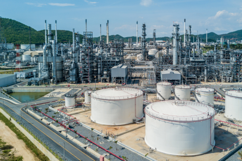 Energy Insurance - Picture of an oil refinery.